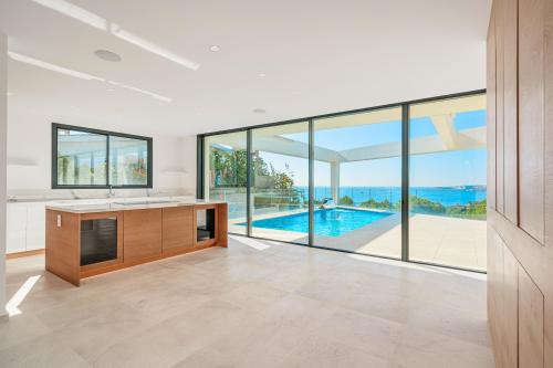 Modern new-build villa with 4 bedrooms, pool and stunning sea views for sale