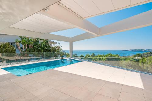 Modern new-build villa with 4 bedrooms, pool and stunning sea views for sale